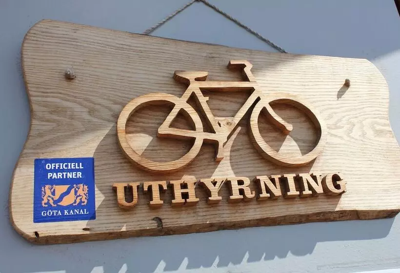 Perssons I Backens Pensionat  Sjötorps Vandrarhem & Rum