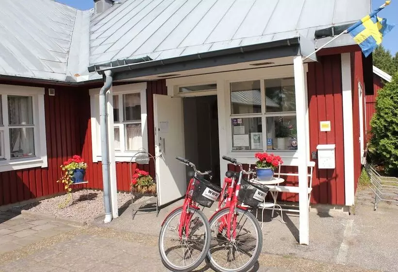 Perssons I Backens Pensionat  Sjötorps Vandrarhem & Rum