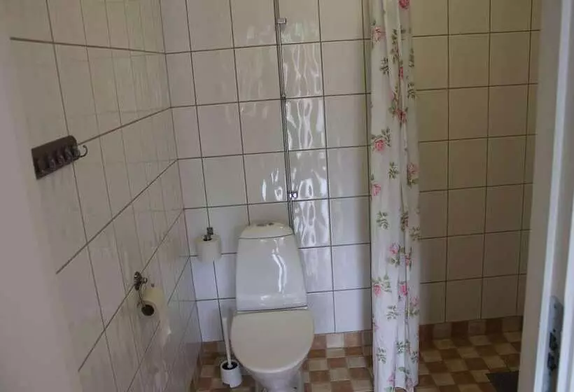 Perssons I Backens Pensionat  Sjötorps Vandrarhem & Rum