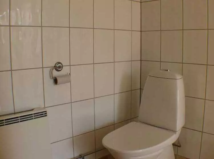 Perssons I Backens Pensionat  Sjötorps Vandrarhem & Rum