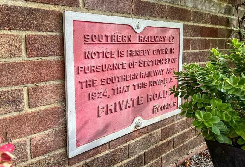 Old Ningwood Station Bed & Breakfast, Ningwood, Isle Of Wight Po41 0tg