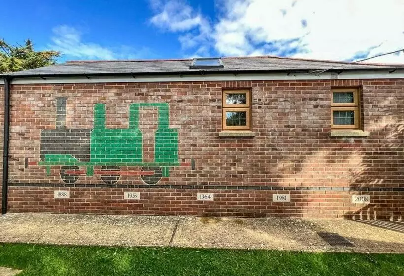 Old Ningwood Station Bed & Breakfast, Ningwood, Isle Of Wight Po41 0tg
