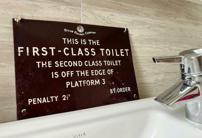 Old Ningwood Station Bed & Breakfast, Ningwood, Isle Of Wight Po41 0tg