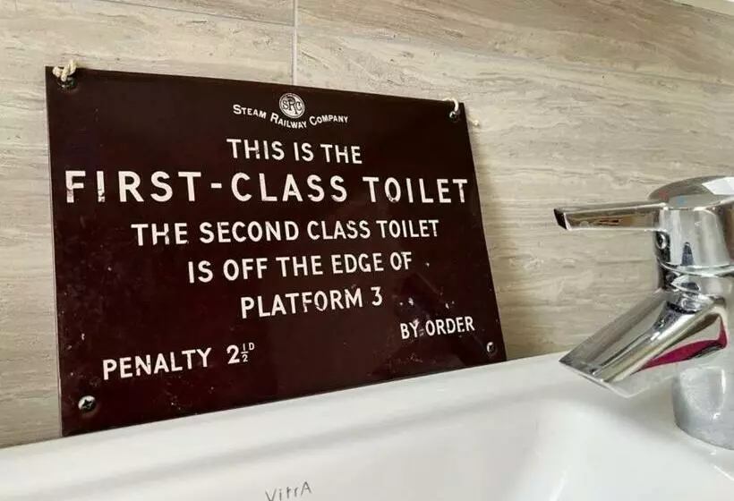 Old Ningwood Station Bed & Breakfast, Ningwood, Isle Of Wight Po41 0tg