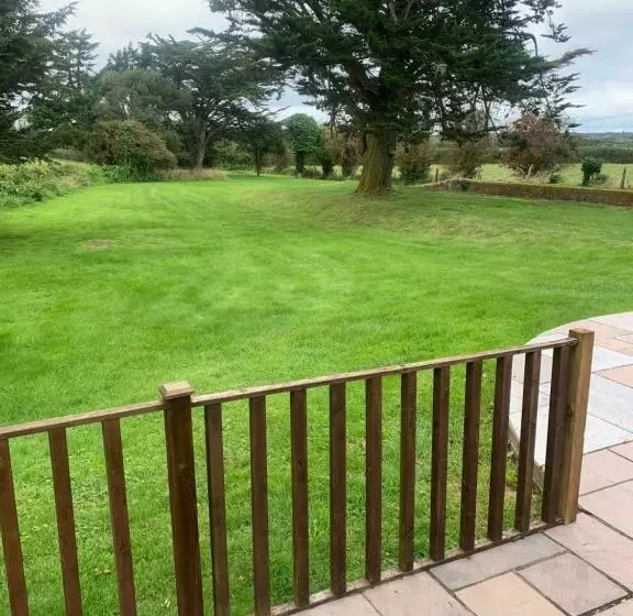 Old Ningwood Station Bed & Breakfast, Ningwood, Isle Of Wight Po41 0tg