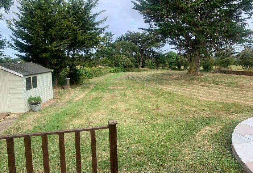 Old Ningwood Station Bed & Breakfast, Ningwood, Isle Of Wight Po41 0tg