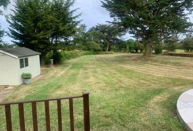 Old Ningwood Station Bed & Breakfast, Ningwood, Isle Of Wight Po41 0tg