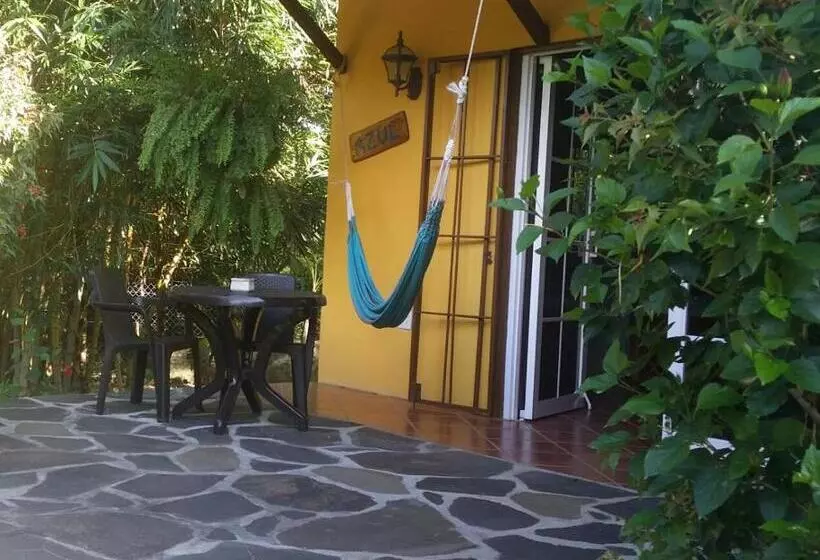 ホテル Cabanas Los Colibris