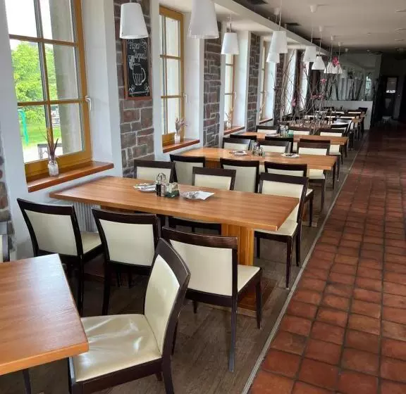 Hotelli Krušnohorský Dvůr