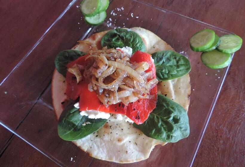 هتل Urraca Monkey Island Eco Resort