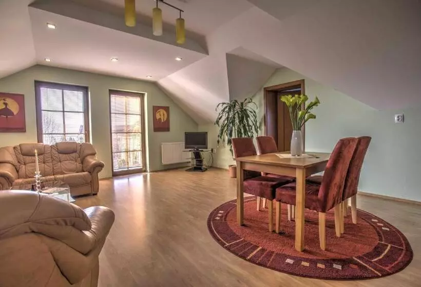 Majatalo Penzión Grobský Dvor