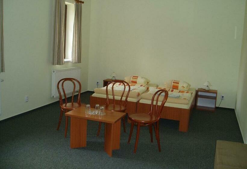 Пансион Restaurace A Penzion Česká Hospoda