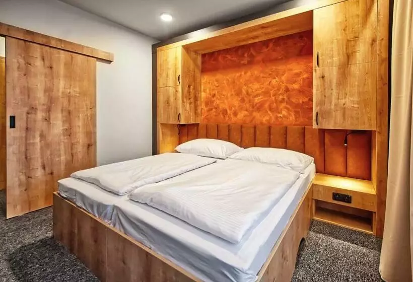 ペンション Restaurace A Penzion Praha