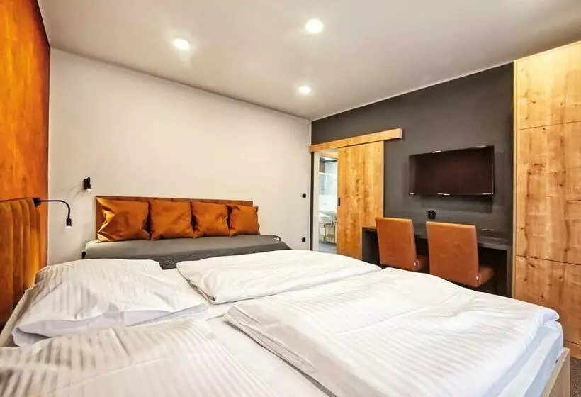 ペンション Restaurace A Penzion Praha