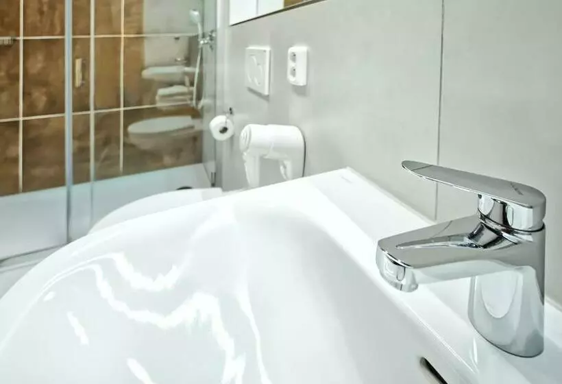 ペンション Restaurace A Penzion Praha