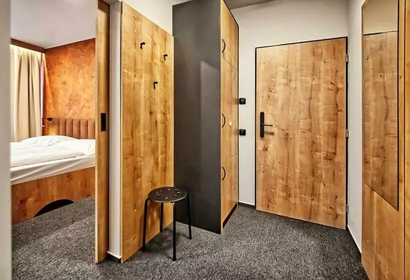 ペンション Restaurace A Penzion Praha