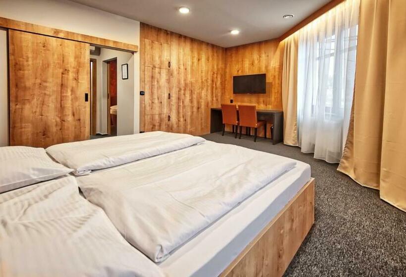 펜션 Restaurace A Penzion Praha