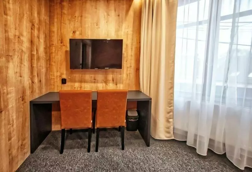 ペンション Restaurace A Penzion Praha