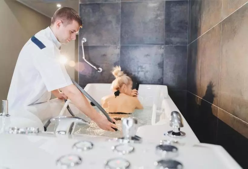 Apartament Hotel By Derenivska Kupil