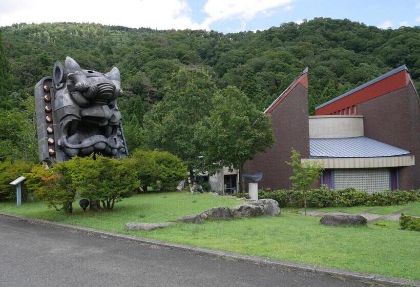 בית מלון כפרי Aloha Inn Aine