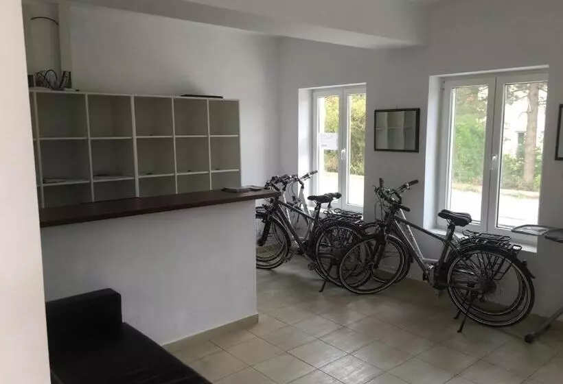 Hotelli By The River