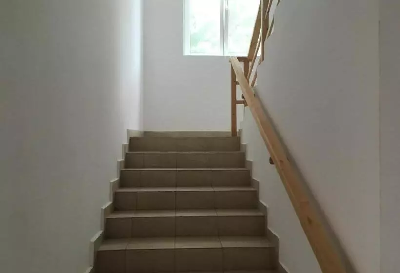 Hotelli By The River