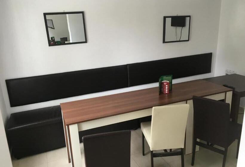 בית מלון כפרי By The River