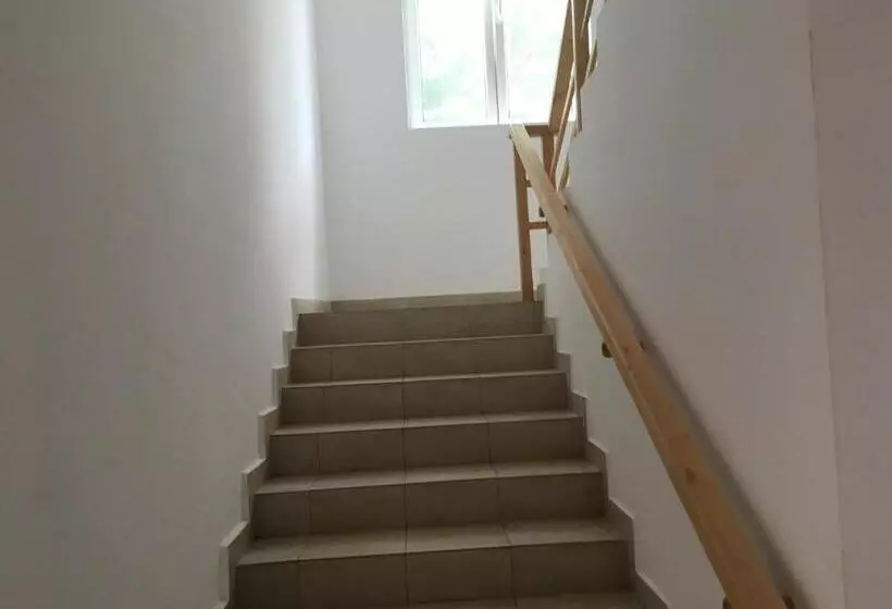 Hotelli By The River