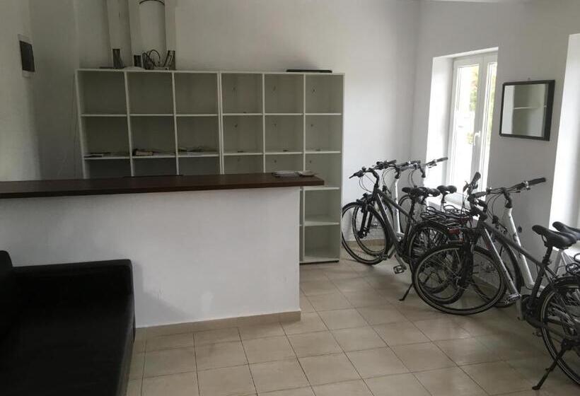 בית מלון כפרי By The River