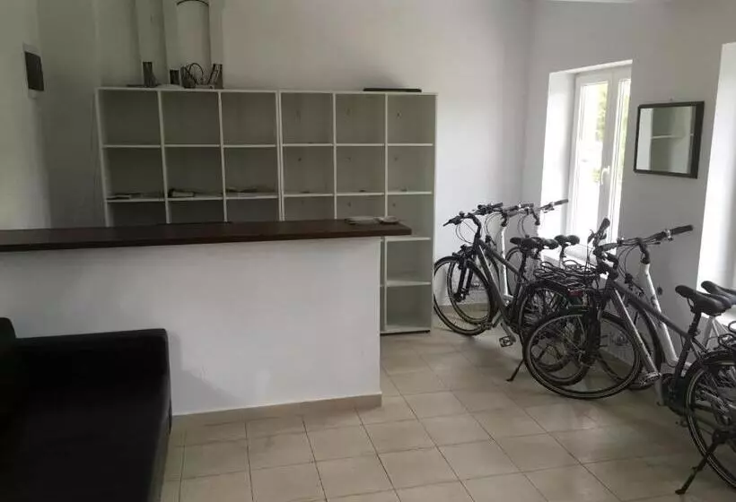 Hotelli By The River