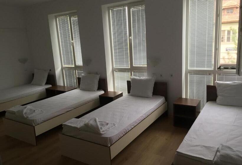 בית מלון כפרי By The River