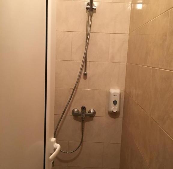 בית מלון כפרי By The River