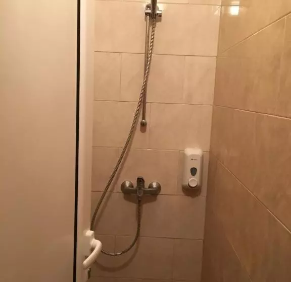 Hotelli By The River