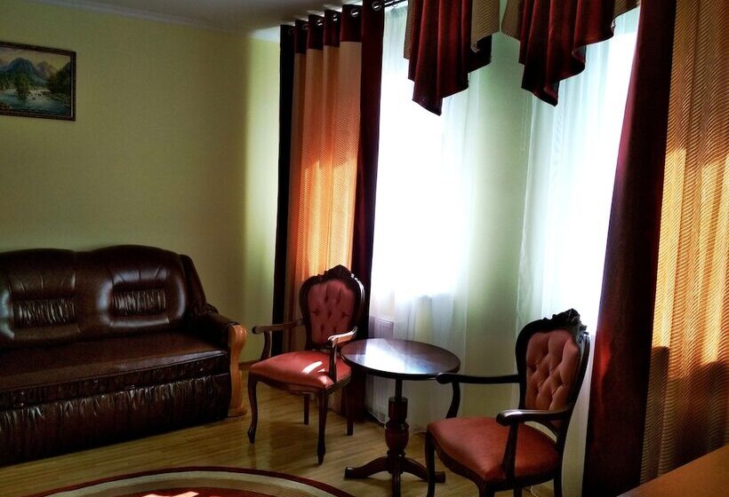 בית מלון כפרי Kiev Plus