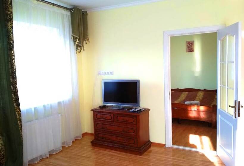 בית מלון כפרי Kiev Plus