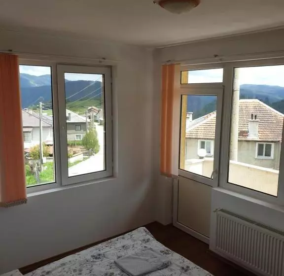 Majatalo Guest House Chala