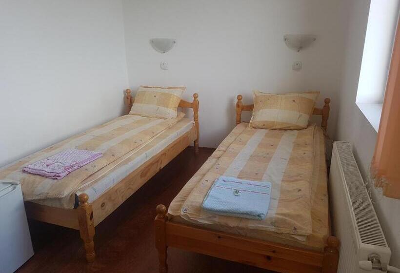 Pension Guest House Chala