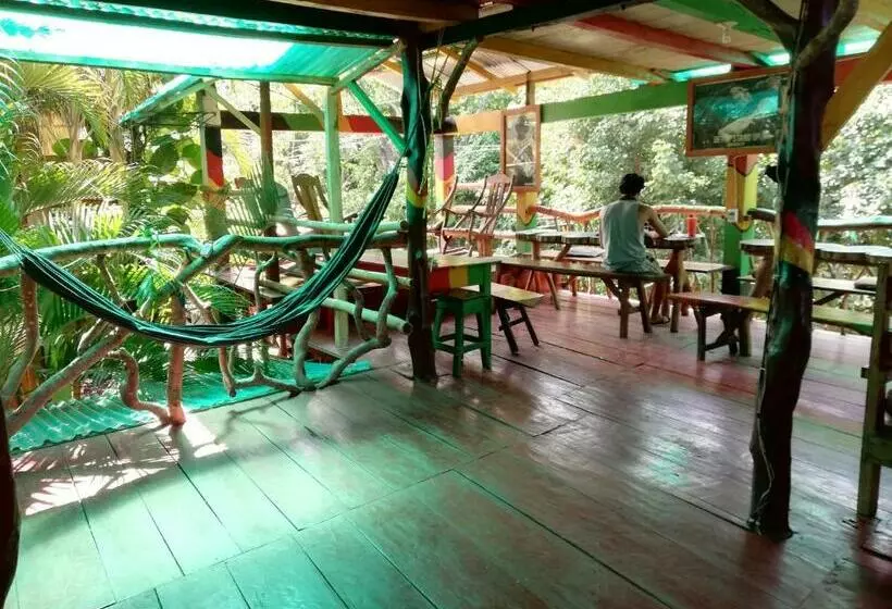 Majatalo Lazy Crab Hostel