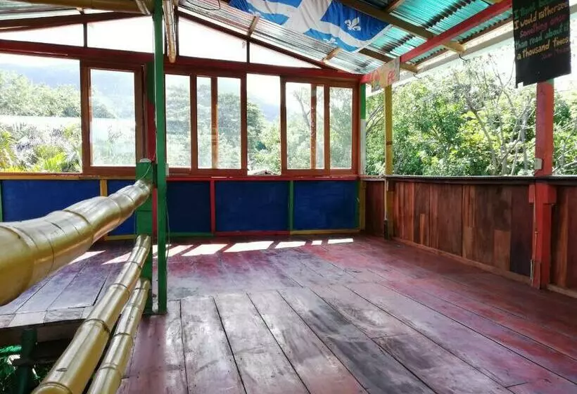 Majatalo Lazy Crab Hostel