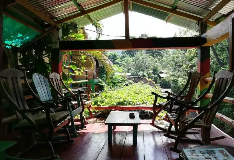 Majatalo Lazy Crab Hostel