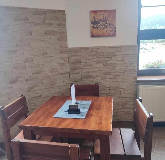 펜션 Penzion A Restaurace Na Salaši