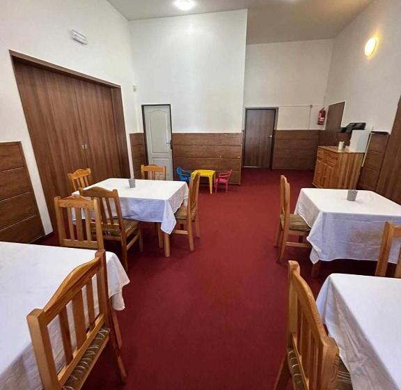 펜션 Penzion A Restaurace Na Salaši