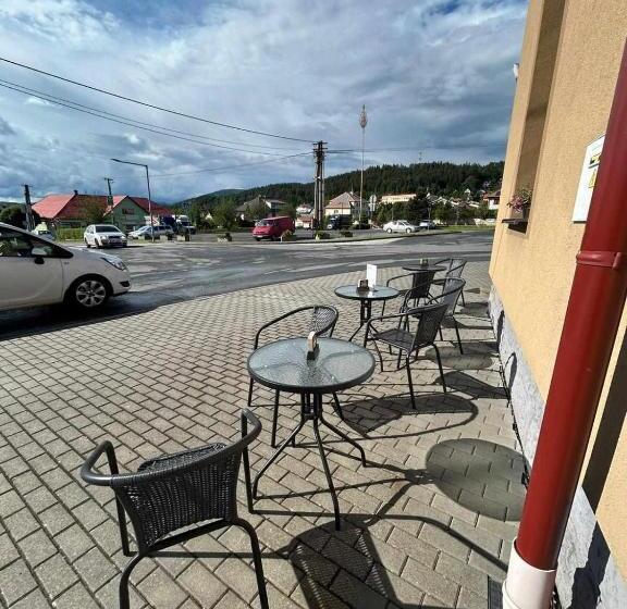 펜션 Penzion A Restaurace Na Salaši