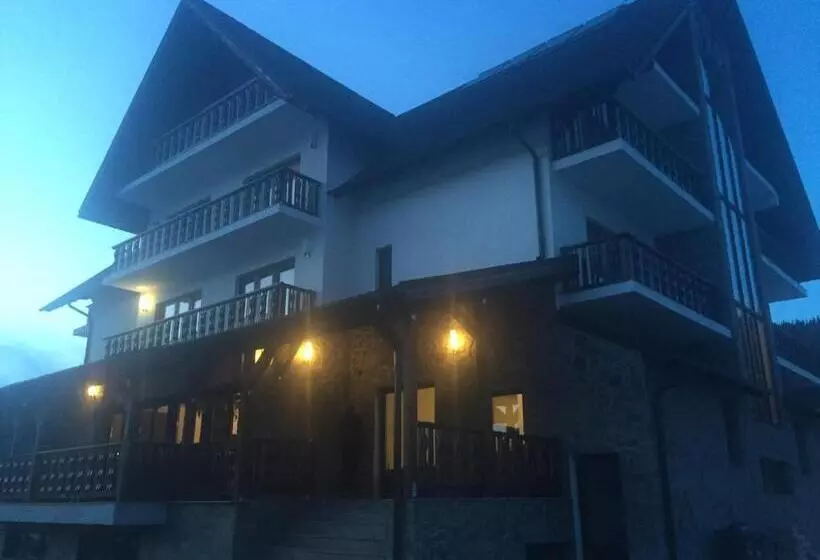 ペンション Poarta Raiului