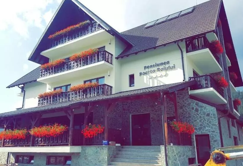ペンション Poarta Raiului