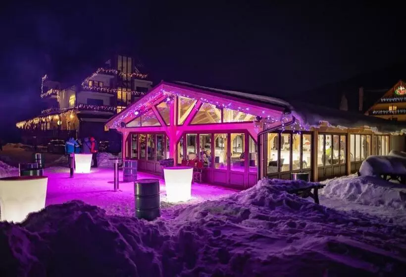 ペンション Poarta Raiului