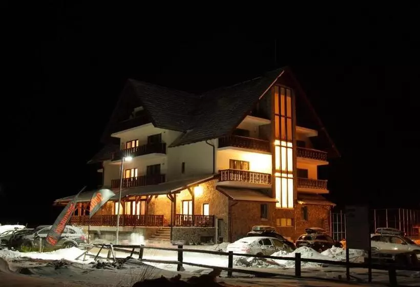 ペンション Poarta Raiului