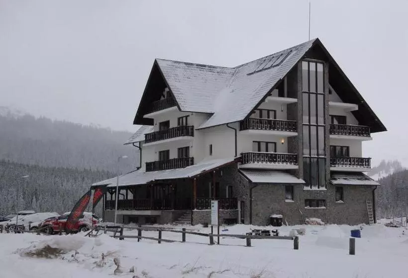 ペンション Poarta Raiului