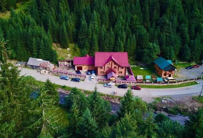 Retkeilymaja Berloga Sinevir