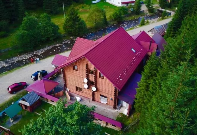 Retkeilymaja Berloga Sinevir